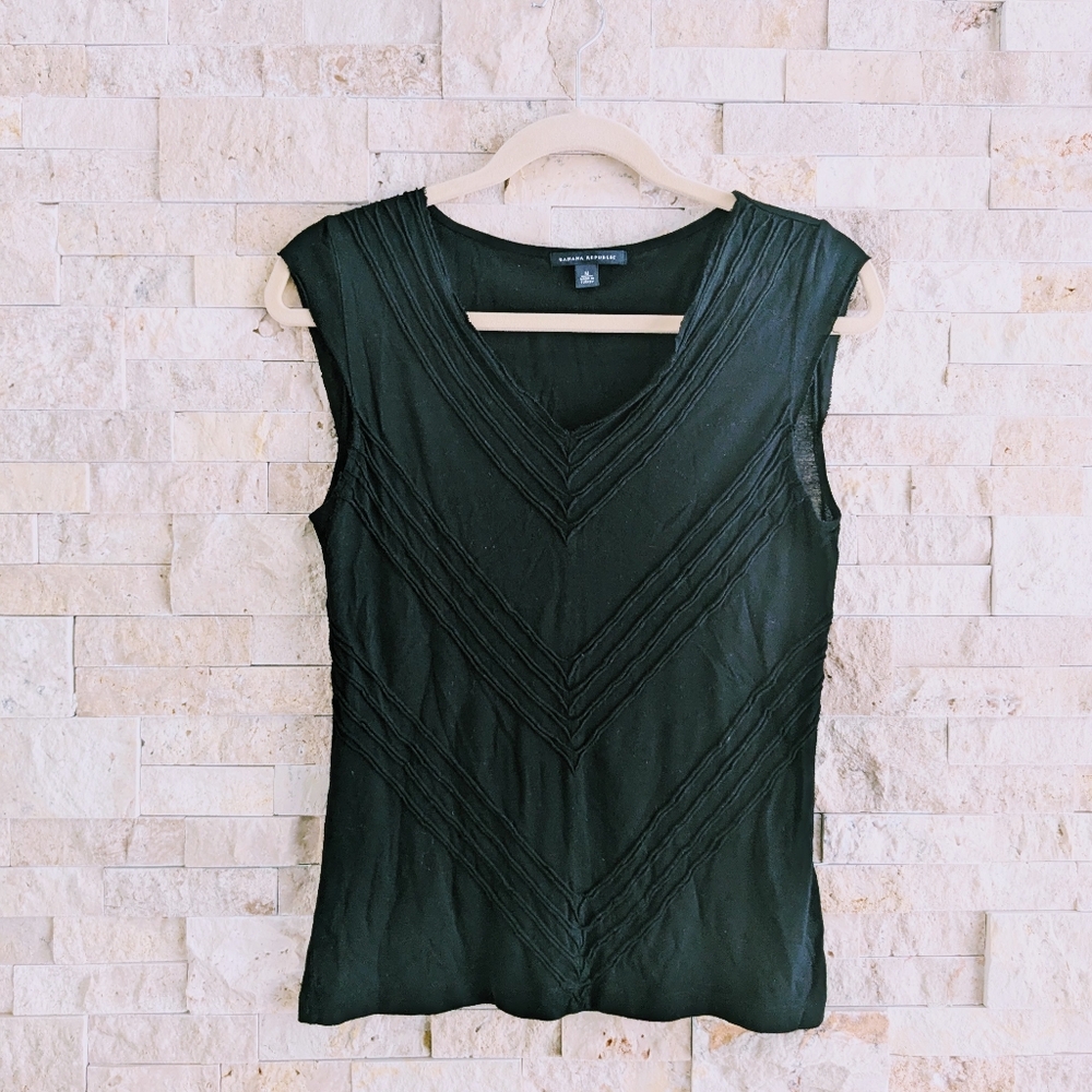 Banana Republic sleeveless blouse M